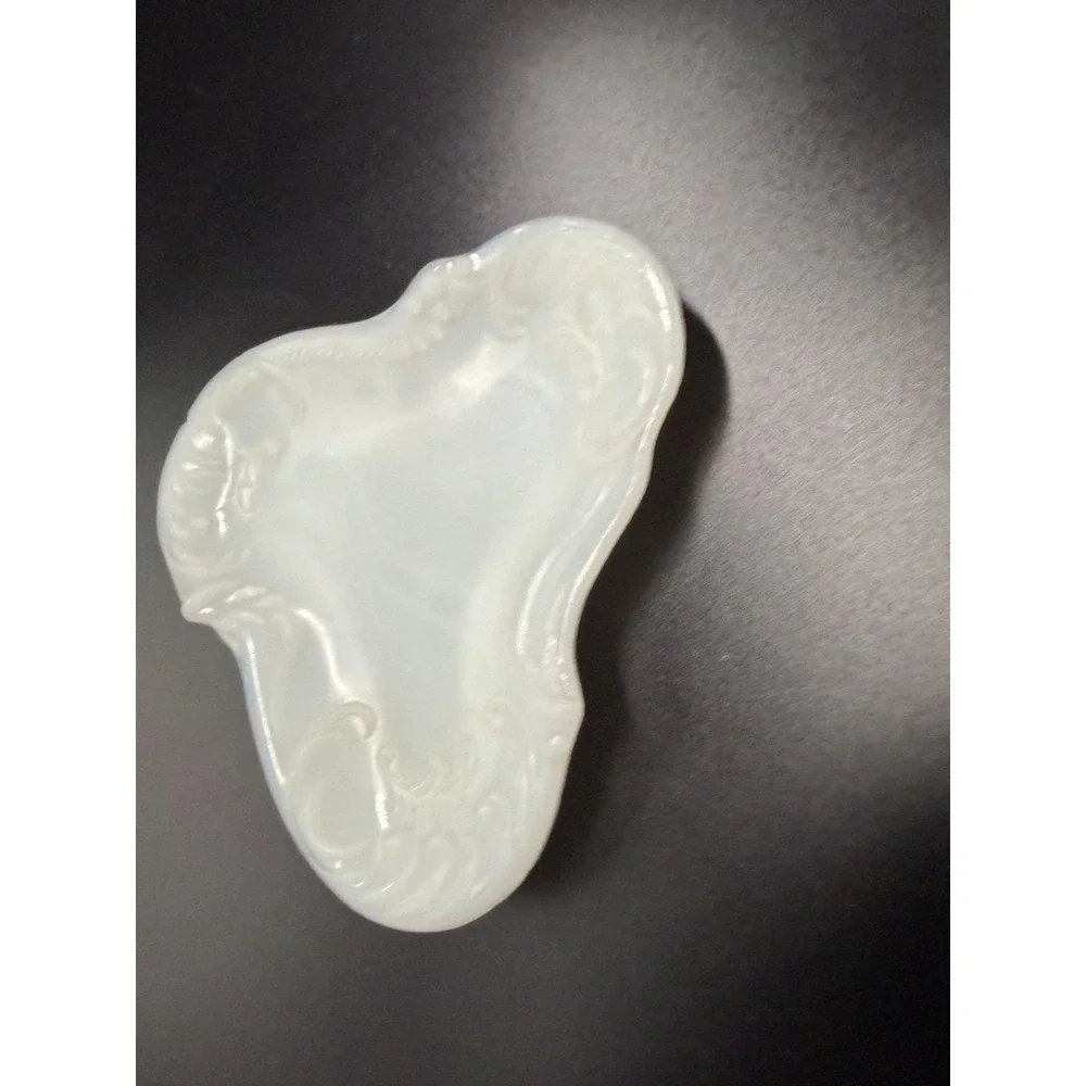Vintage White Milk Glass Clover Trefoil Trinket Dish Vanity Ring Jewelry Tray 5